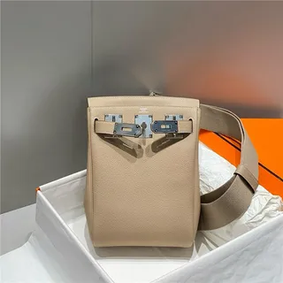 Hermès ब्राउन सिल्वर पेबल्ड लेदर फ्लैप-टॉप क্লोजर टोট ब্যाग 17