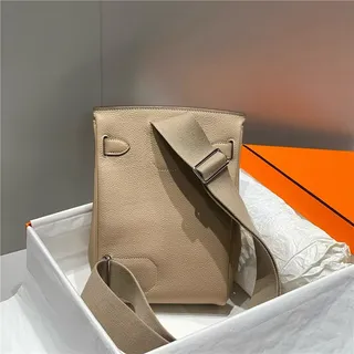 Hermès ब्राउन सिल्वर पेबल्ड लेदर फ्लैप-टॉप क্লोजर टोট ब্যाग 18