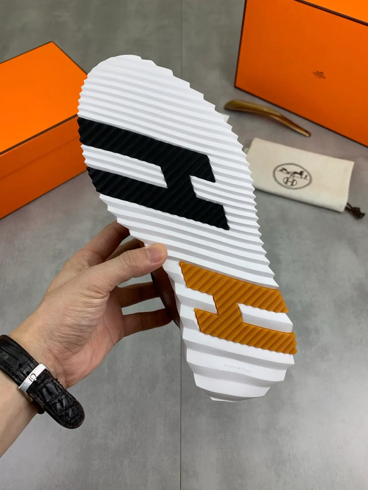 Hermès Zapatillas Lifestyle Cuero Y Ante Marrón Blanco Tan Cordones Planos 3