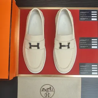 Hermès H लूफर ऑफ-व्हाइट पेब्ल्ड चमड़ा लूफर