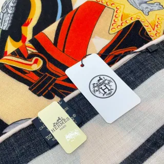 Hermès বহুরঙা বেইজ গ্রাফিক প্রিন্ট স্ট্রাইপড বর্ডার স্কার্ফ