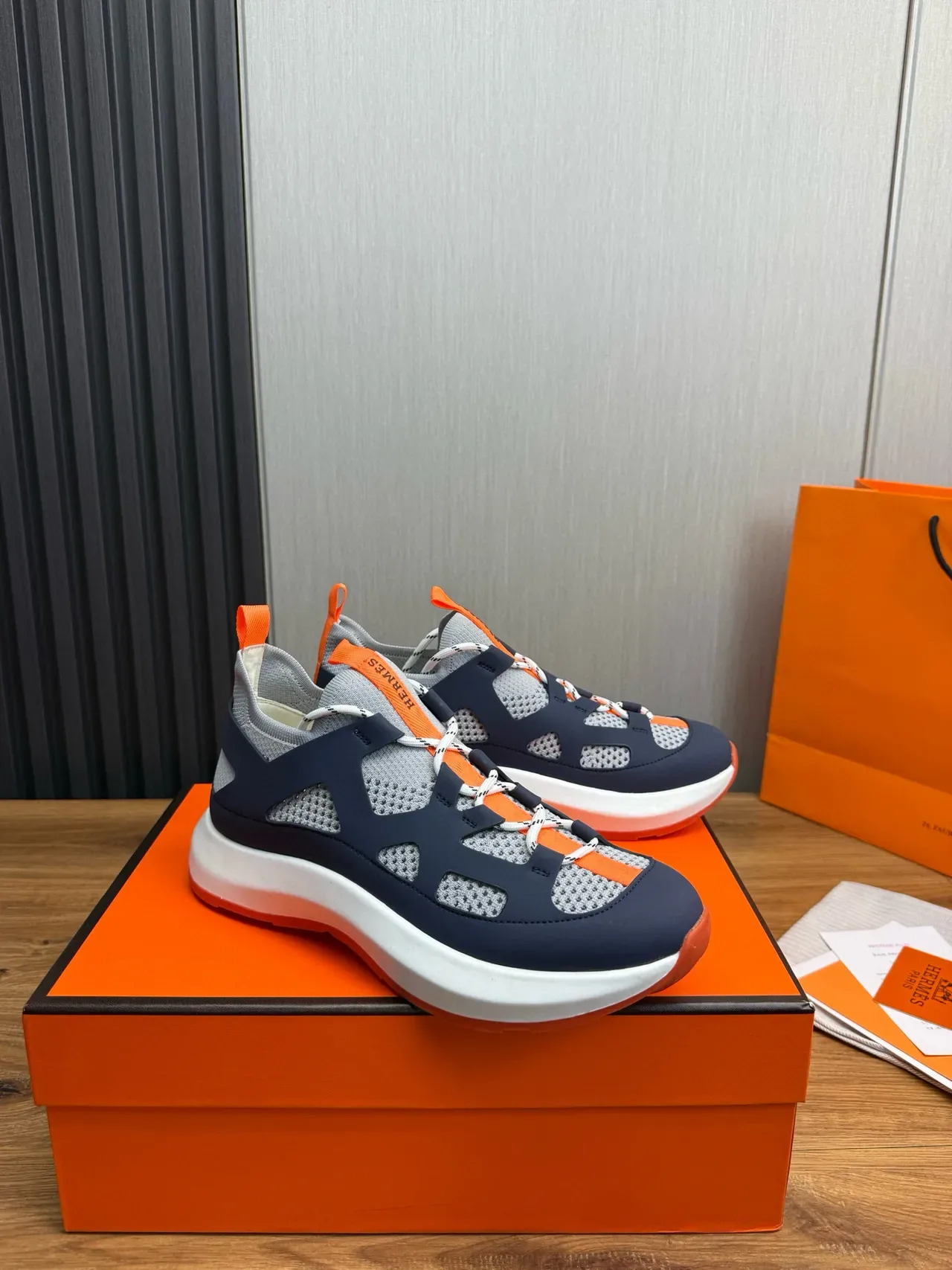Hermès Navy Orange Sneakers à Col En Forme De Chaussette Avec Overlay Cagé 3
