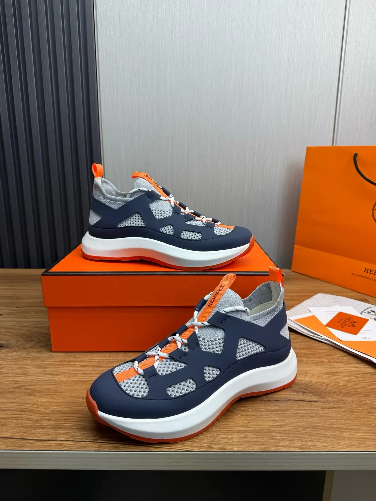Hermès Navy Orange Sneakers à Col En Forme De Chaussette Avec Overlay Cagé 4
