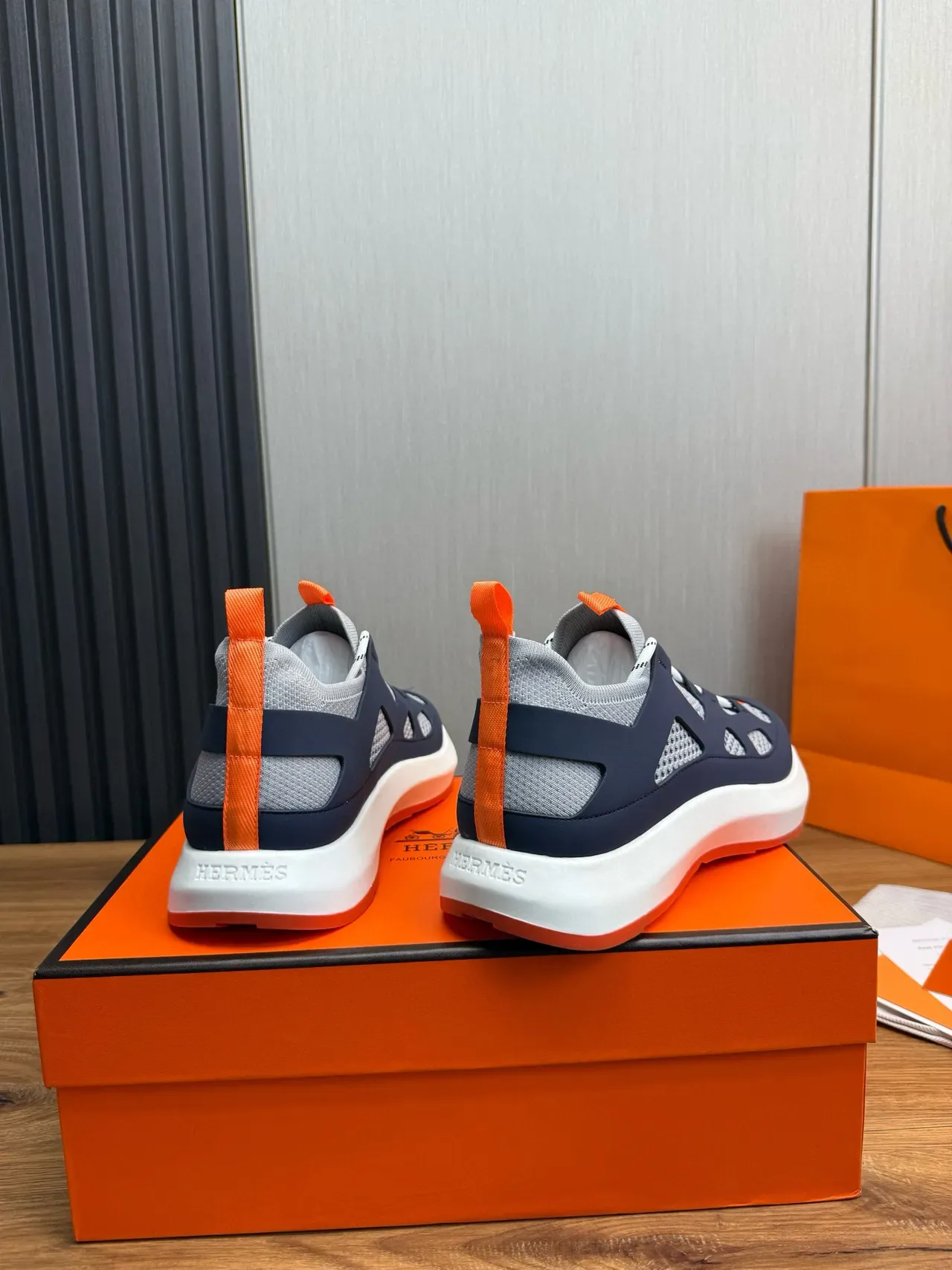 Hermès Navy Orange Sneakers à Col En Forme De Chaussette Avec Overlay Cagé 5