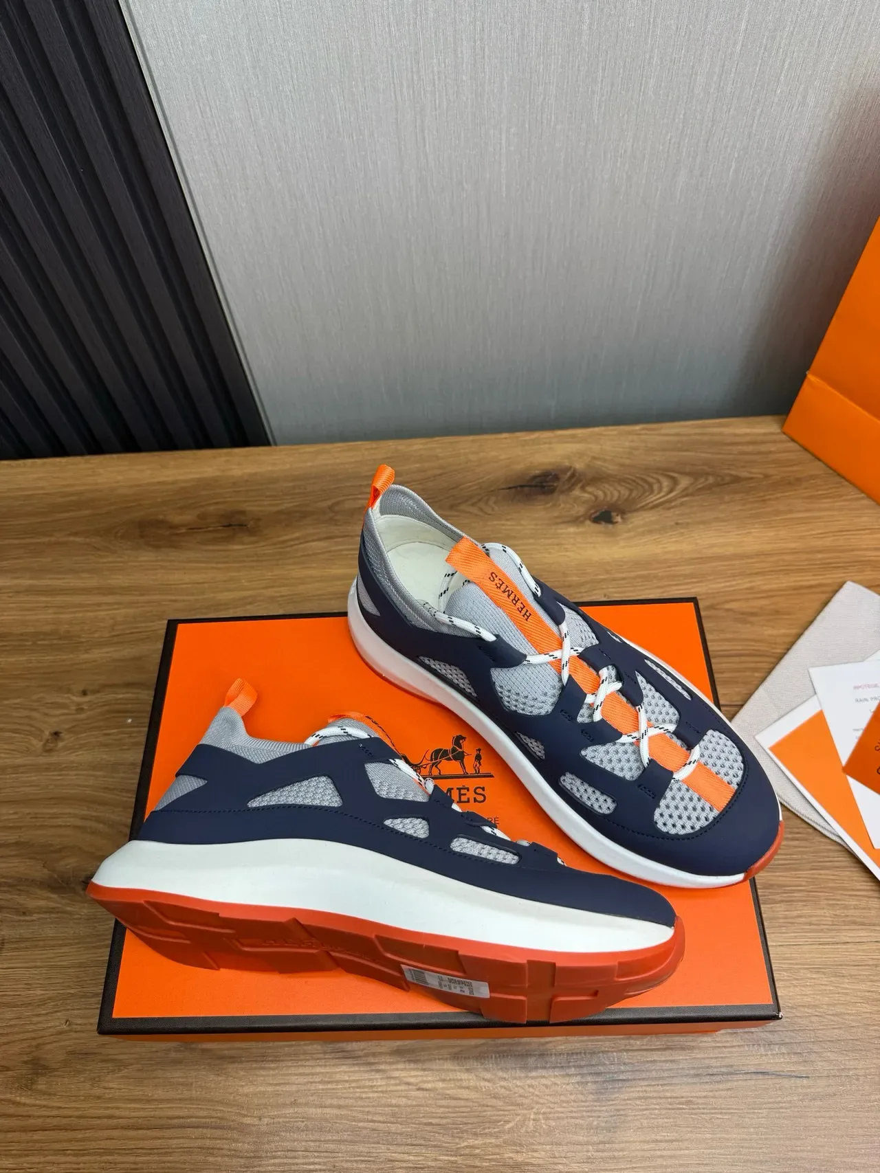 Hermès Navy Orange Sneakers à Col En Forme De Chaussette Avec Overlay Cagé 6