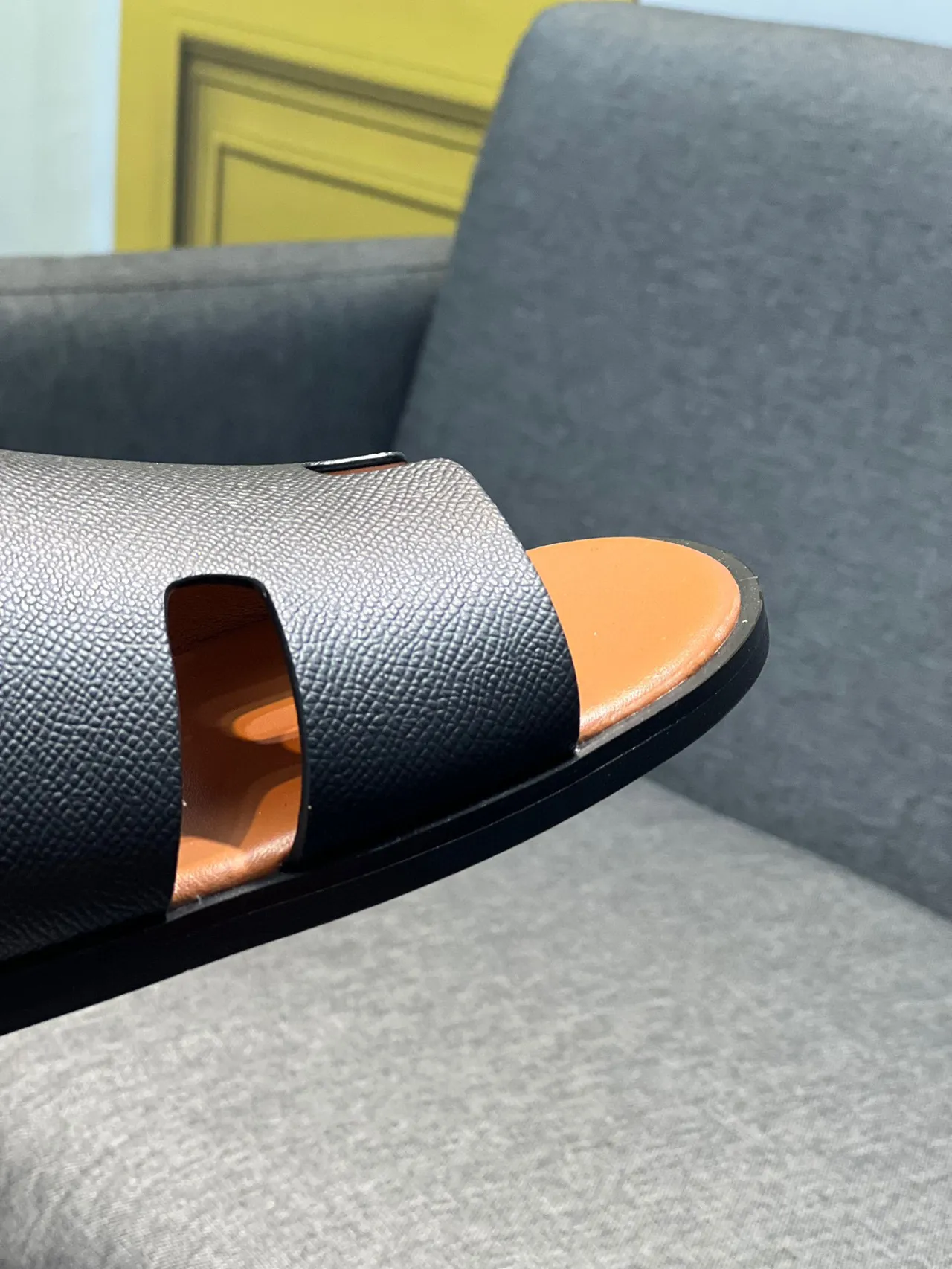 Hermès Oran 黑色和棕色皮革拖鞋 3