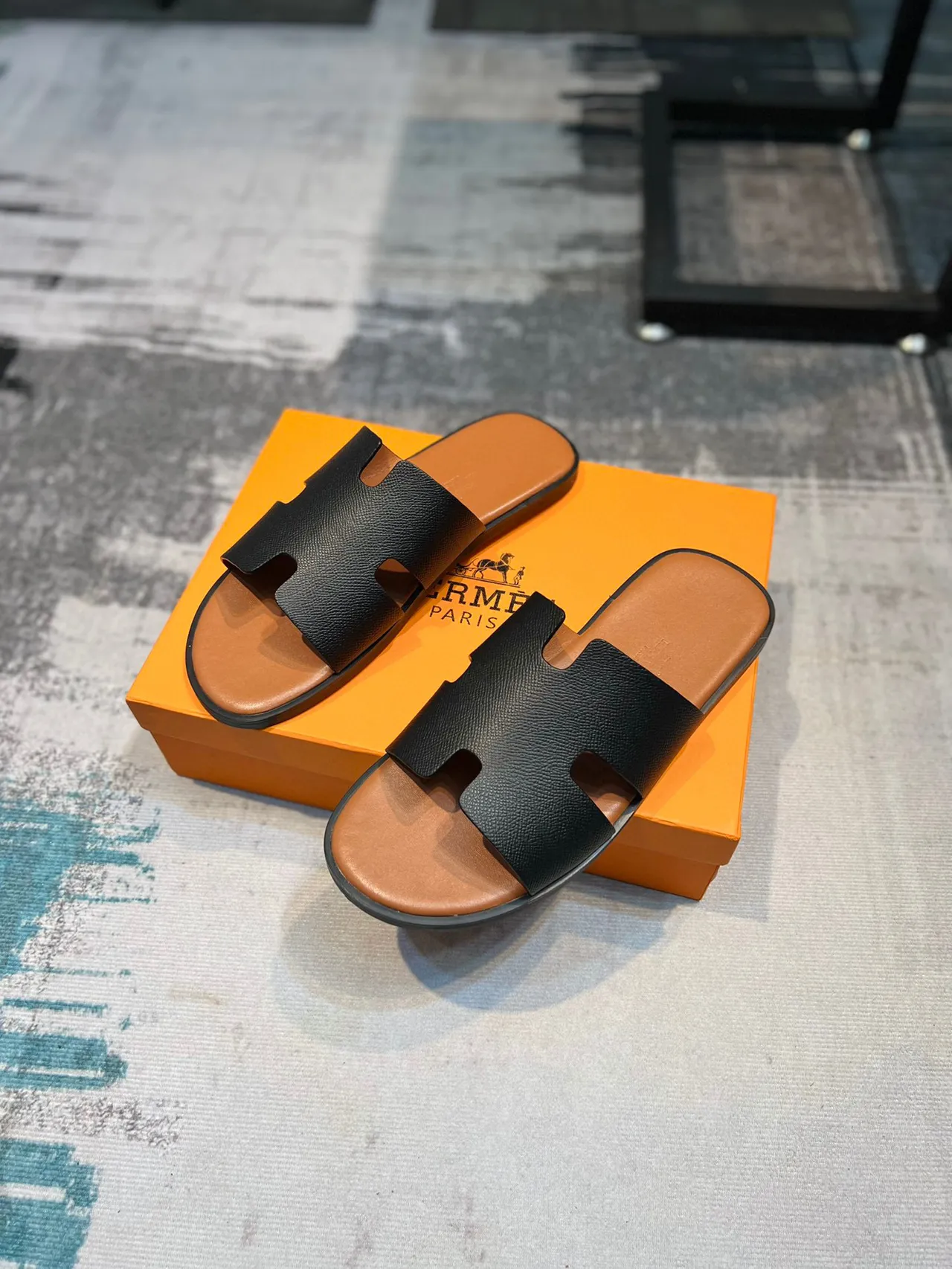 Hermès Oran 黑色和棕色皮革拖鞋 5