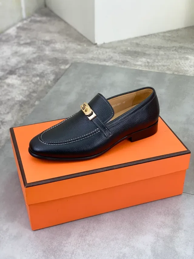 Hermès Oran Black Gold Pebbled Leather Kelly Buckle Loafer 4