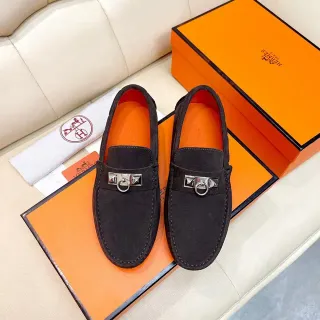 Hermès Oran 黑色麂皮马衔扣乐福鞋