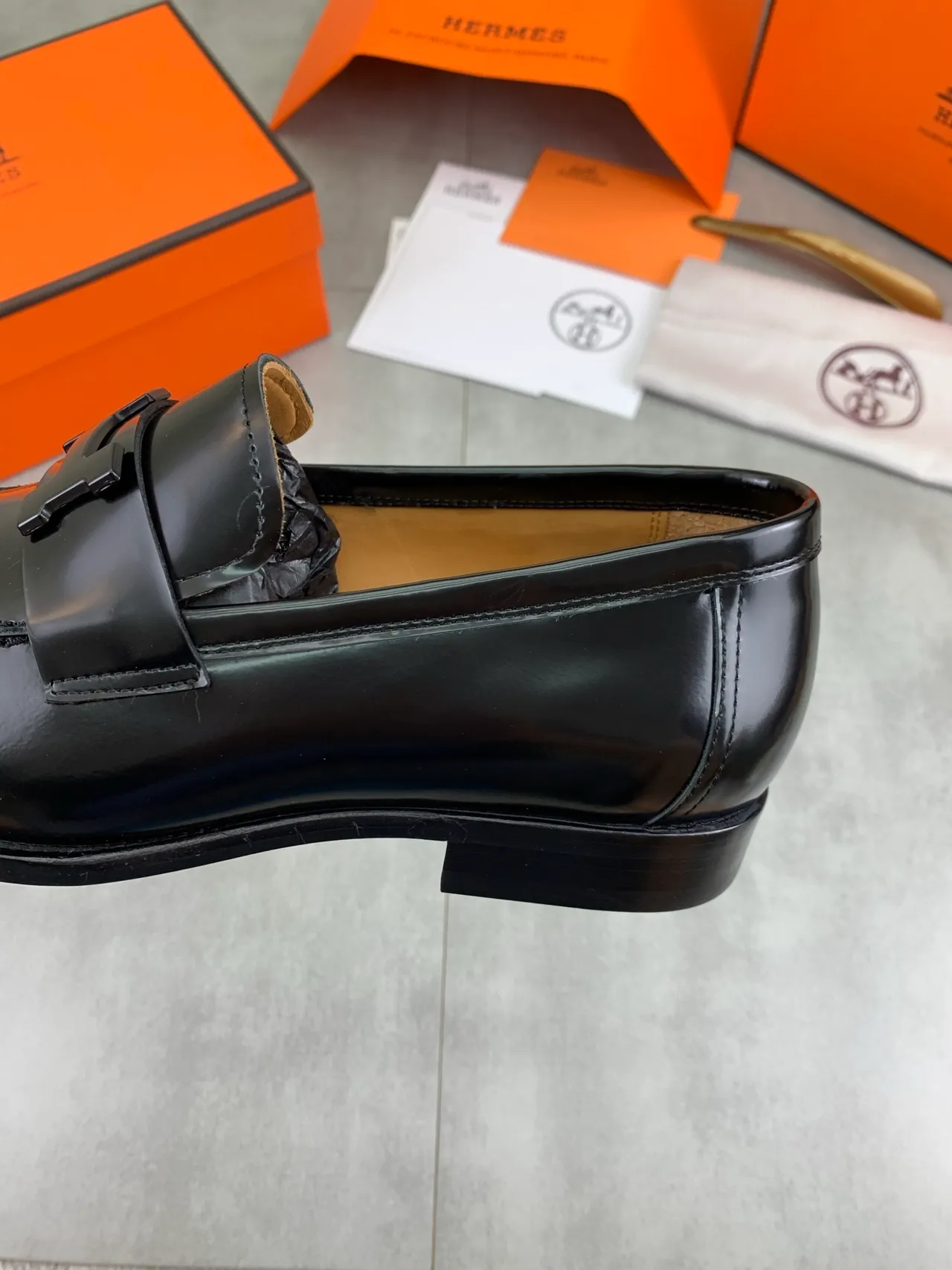 Hermès Oran Loafer Couro patentado preto H-Buckle Loafer 4