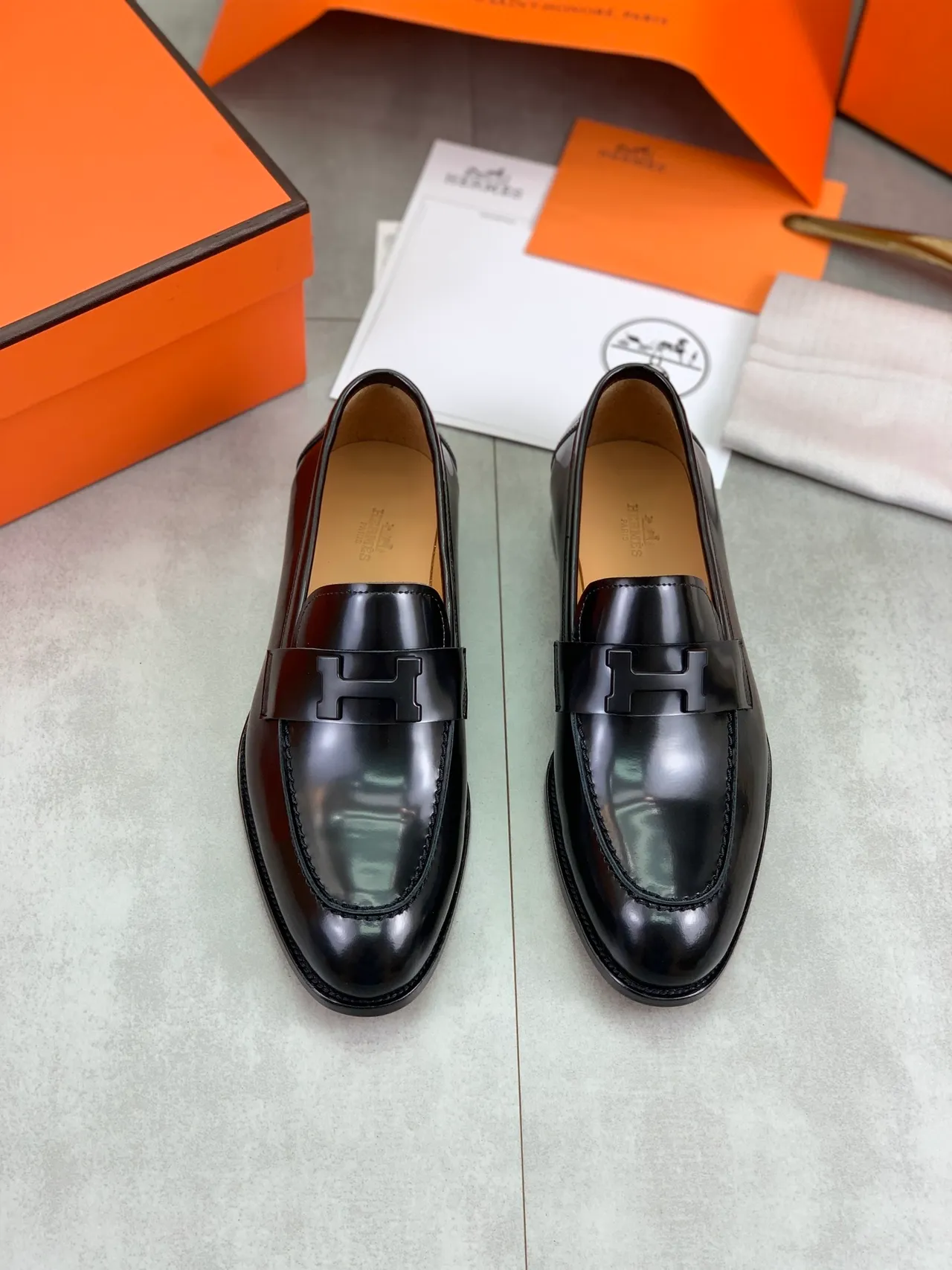 Hermès Oran Loafer Couro patentado preto H-Buckle Loafer 5