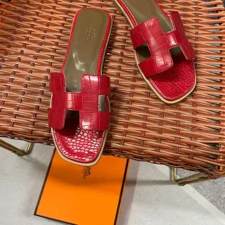 Hermès Oran লাল কুমির-এমবসড চামড়ার স্লিপার