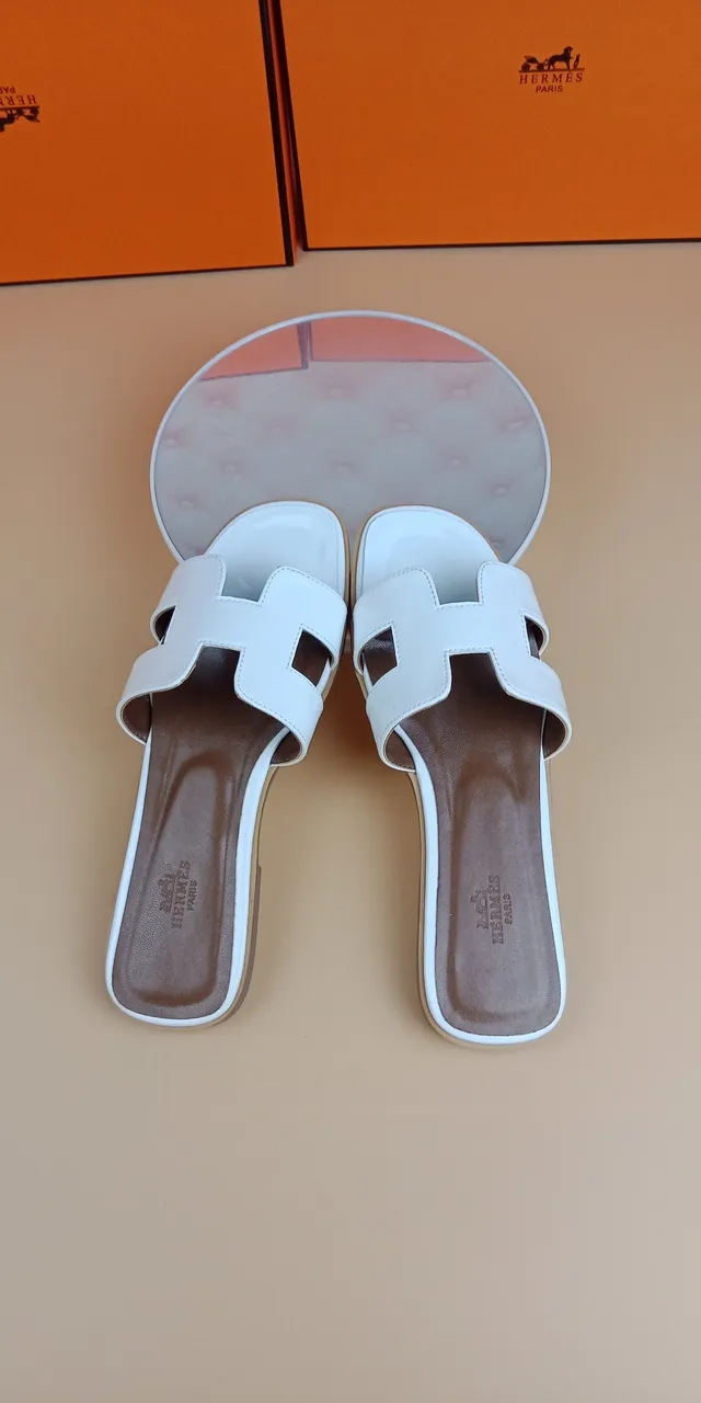 Hermès Oran Slide White Patent Leather Slippers 2