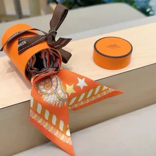 Hermès Twilly Orange Star और पैटर्न सिल्क स्कार्फ