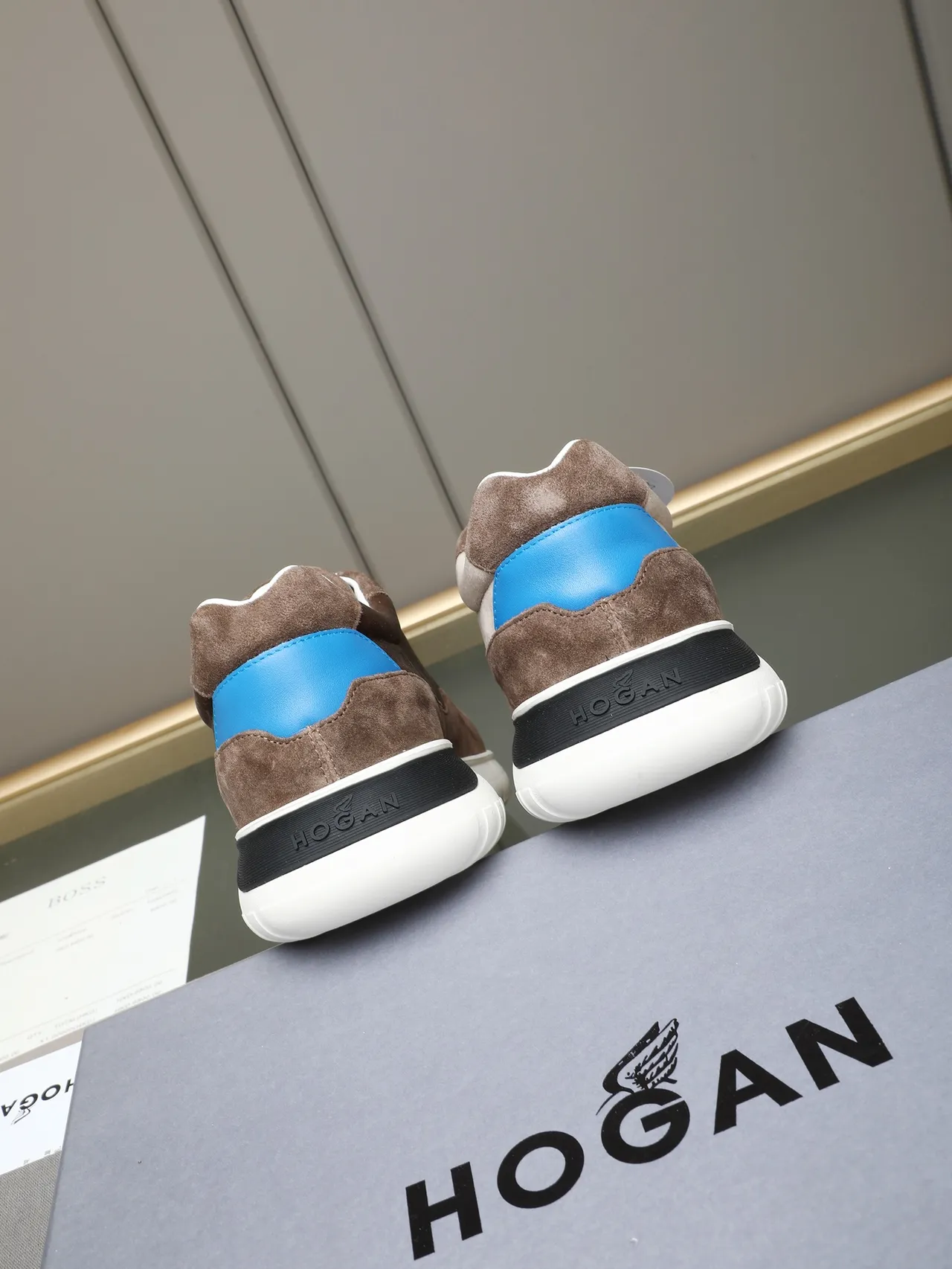 Hogan 棕蓝麂皮鞋面 超大 H Logo 生活方式运动鞋 3