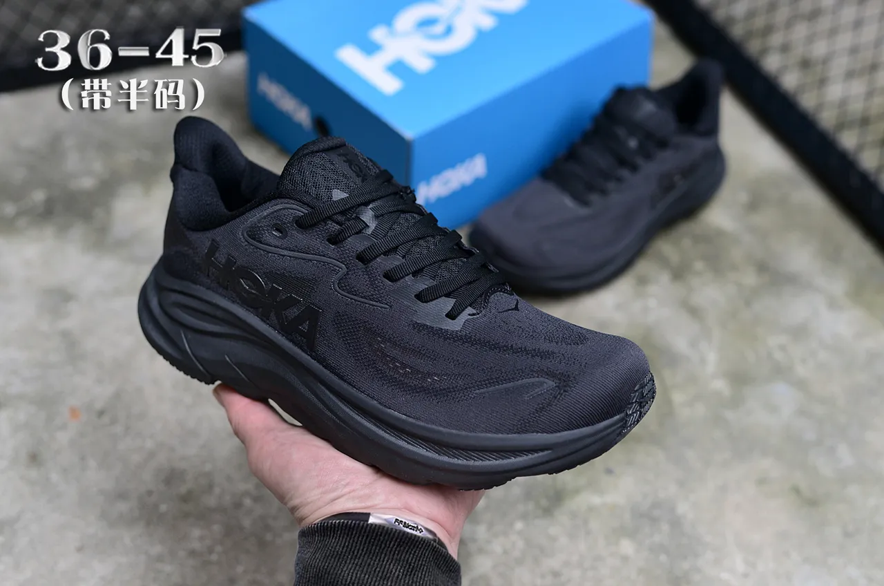 Hoka Clifton 黑色单色工程针织鞋面跑鞋 3