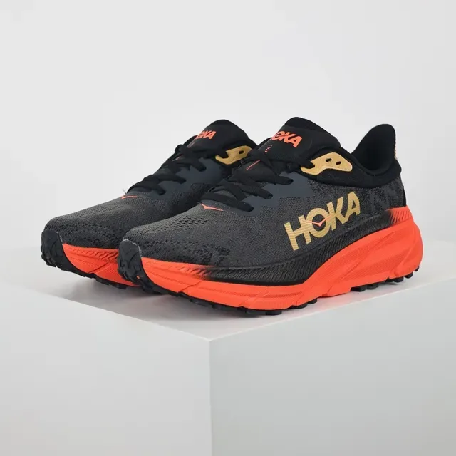 Hoka Clifton Noir Orange Engineered Knit Upper Flared Midsole Chaussures de Running 2