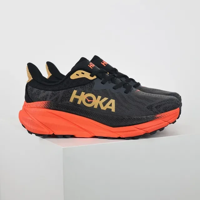 Hoka Clifton Noir Orange Engineered Knit Upper Flared Midsole Chaussures de Running 3