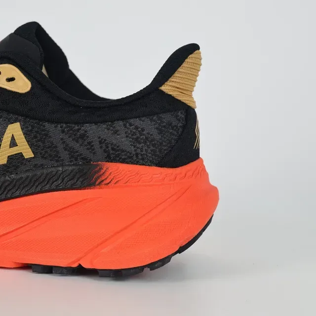 Hoka Clifton Noir Orange Engineered Knit Upper Flared Midsole Chaussures de Running 4