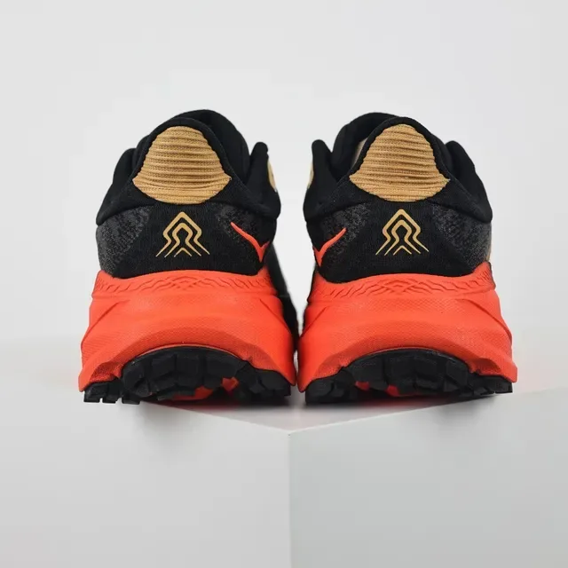 Hoka Clifton Noir Orange Engineered Knit Upper Flared Midsole Chaussures de Running 8