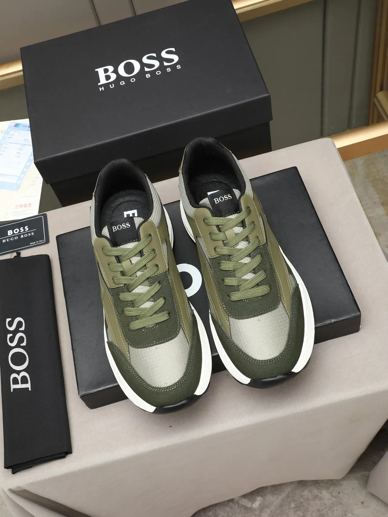 Hugo Boss 军绿白混合材质鞋面分层中底运动鞋 2