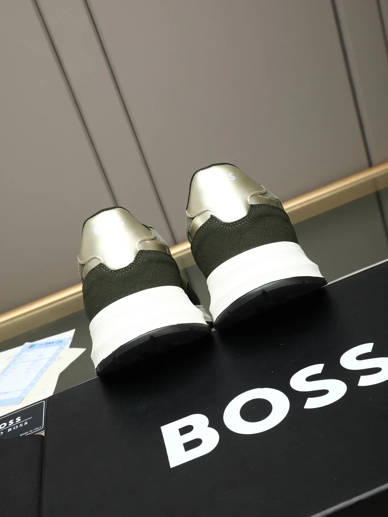 Hugo Boss 军绿白混合材质鞋面分层中底运动鞋 3