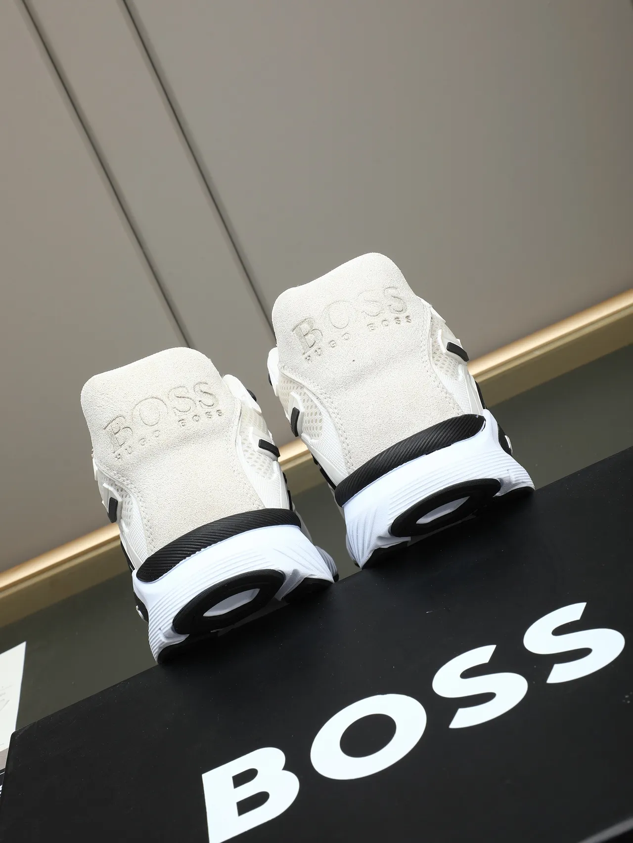 Hugo Boss Bege Preto Malha E Camurça Parte Superior Tiras Curvas Sobrepostas Tênis 3