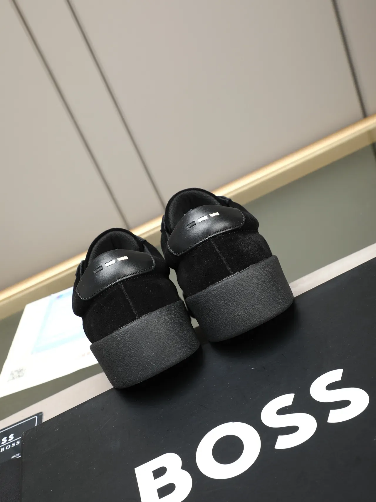 Hugo Boss 黑色麂皮和皮革平台生活方式运动鞋 4