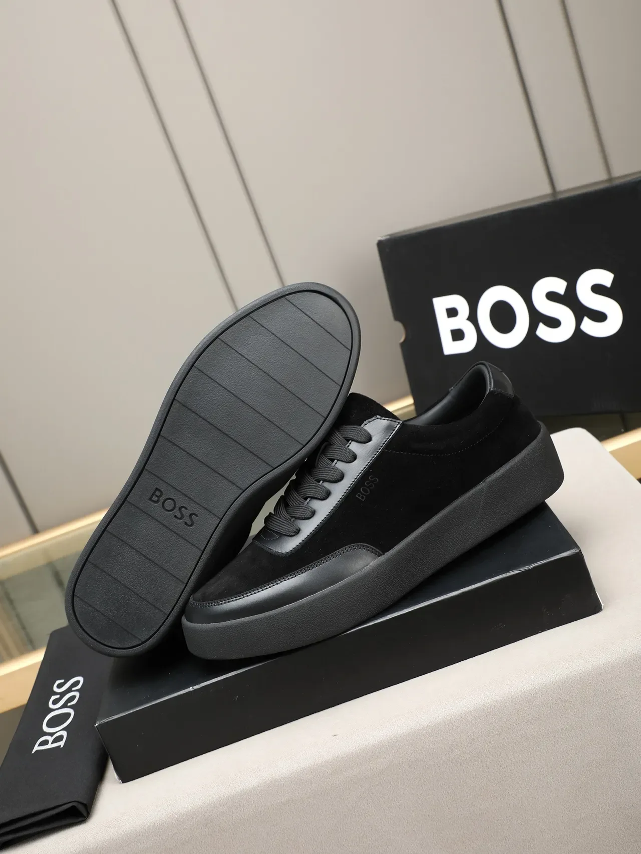 Hugo Boss 黑色麂皮和皮革平台生活方式运动鞋 5