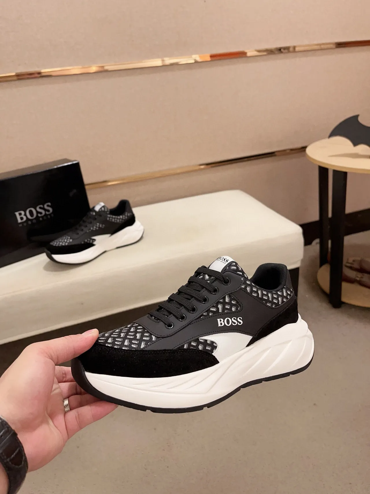 Hugo Boss Chaussures Noir Blanc Semelle Sculptée Partie Supérieure en Matériau Mixte Chunky Sneakers 4