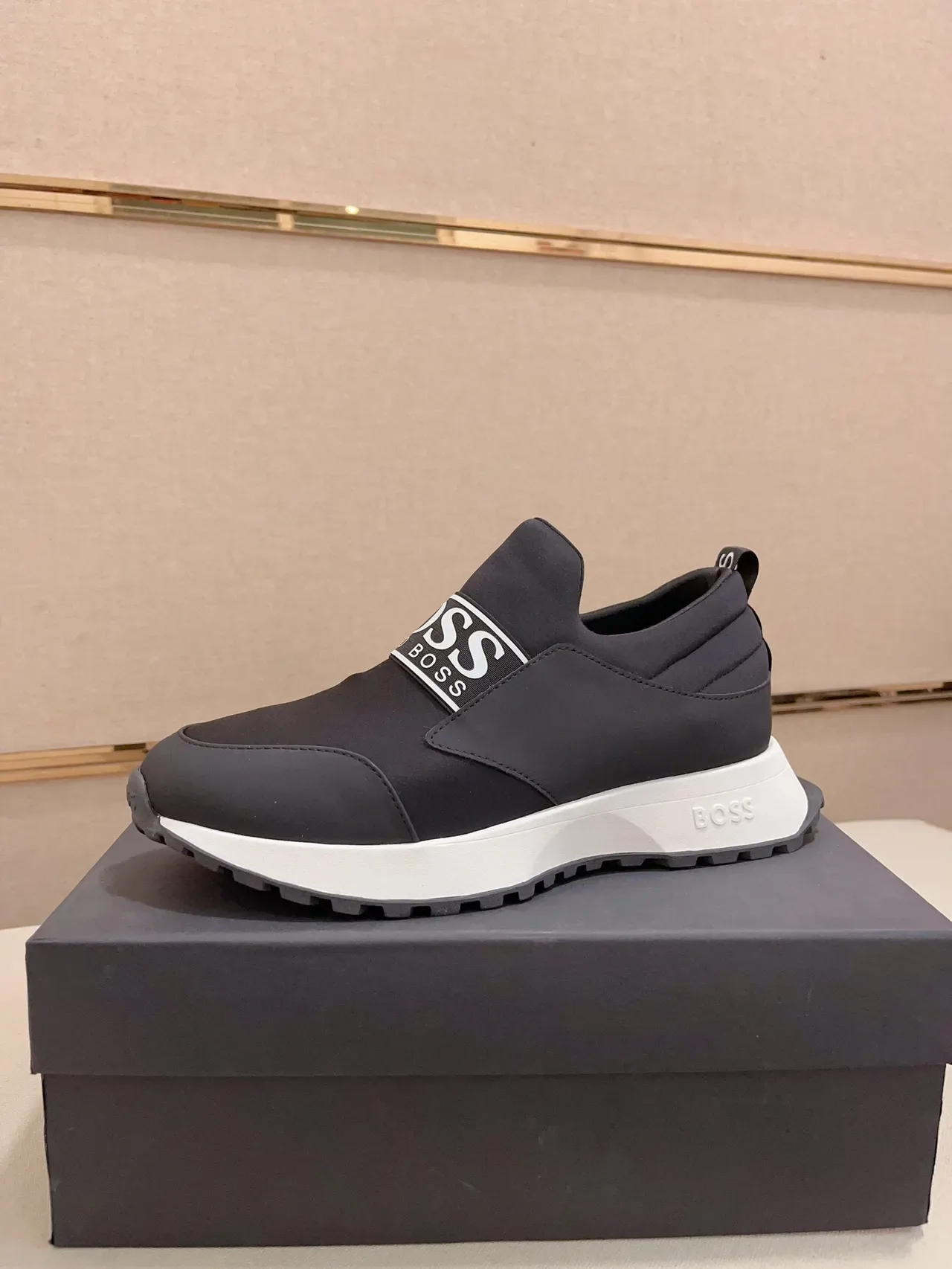 Hugo Boss 黑色白色 弹力带 套脚 生活运动鞋 2