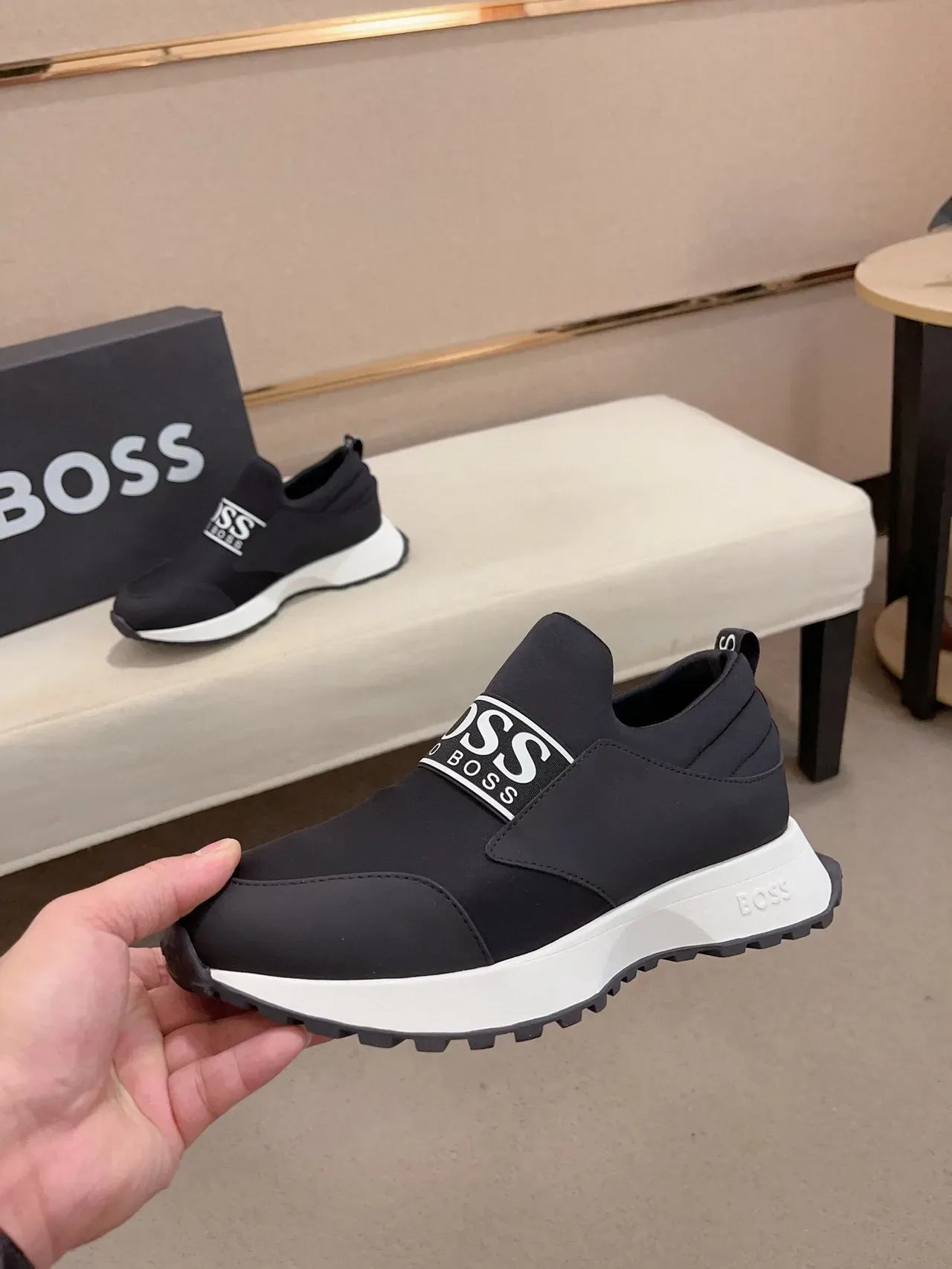 Hugo Boss 黑色白色 弹力带 套脚 生活运动鞋 3