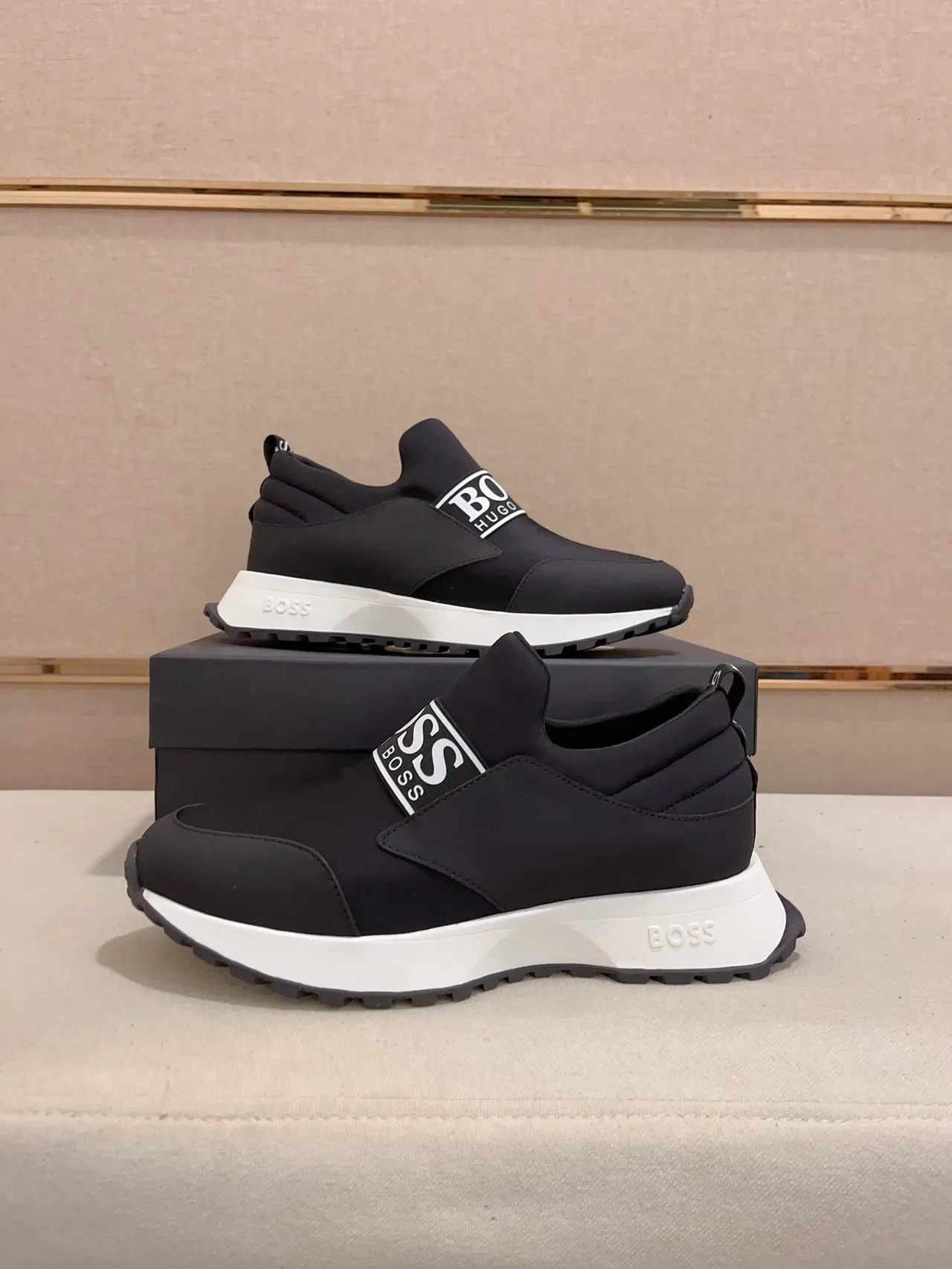 Hugo Boss 黑色白色 弹力带 套脚 生活运动鞋 7