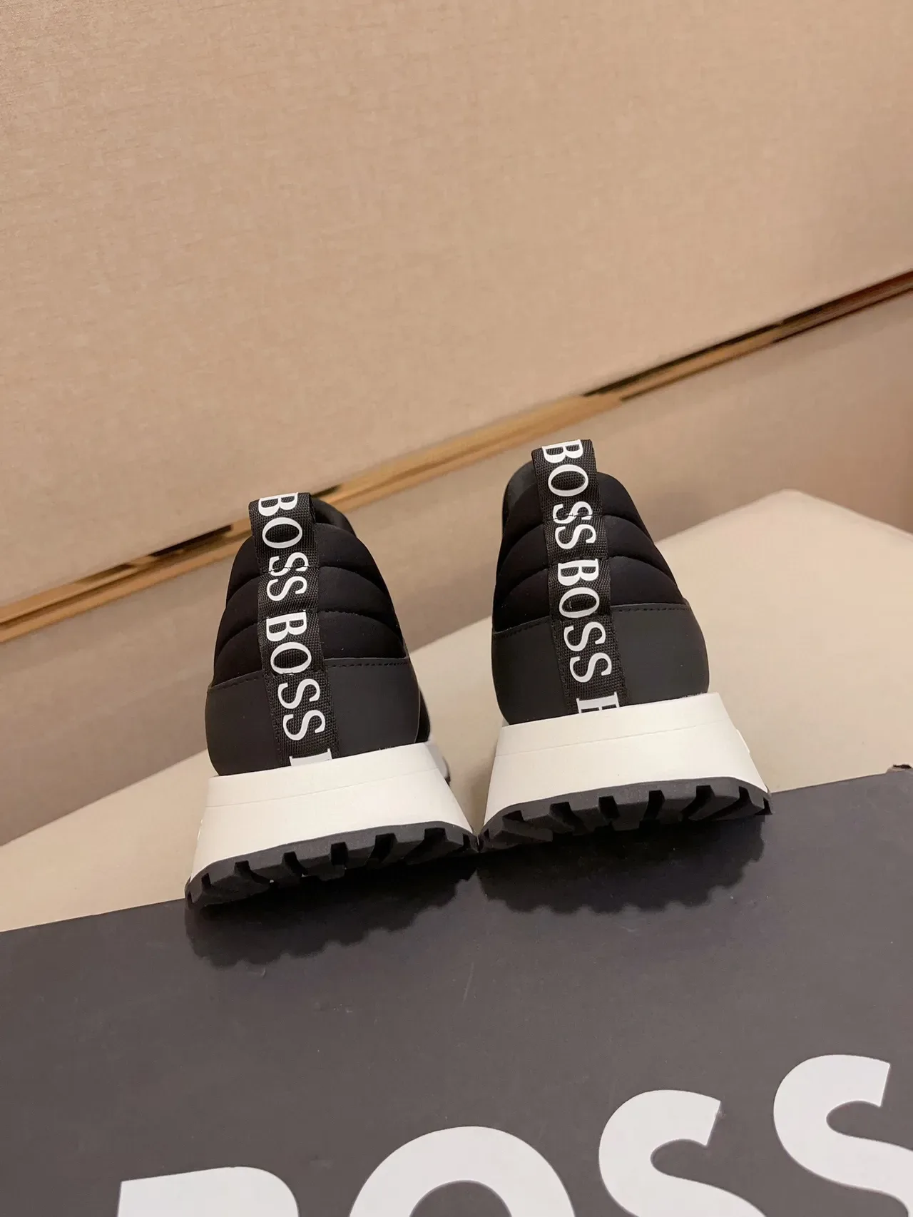Hugo Boss 黑色白色 弹力带 套脚 生活运动鞋 8