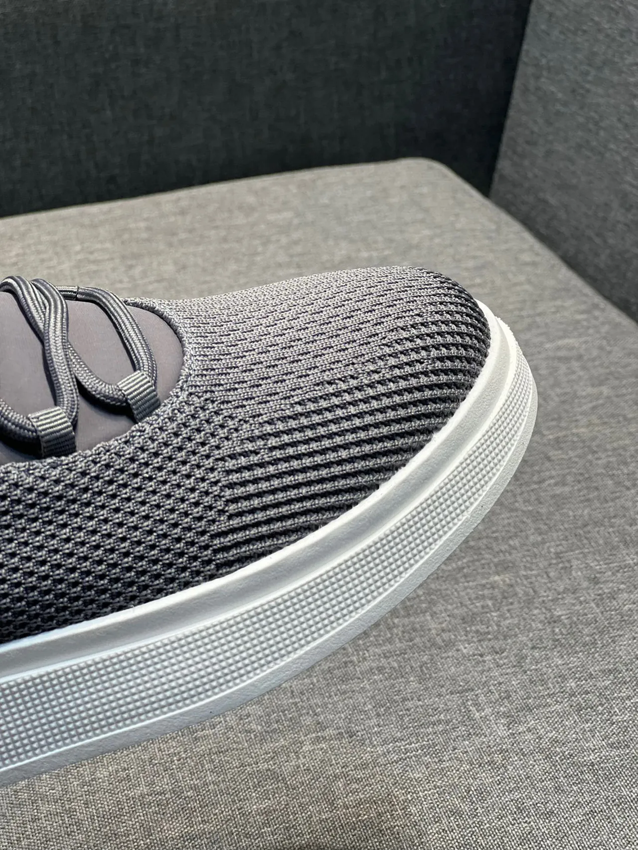 Hugo Boss Zapatillas de plataforma gris con correa elástica de tricot 3