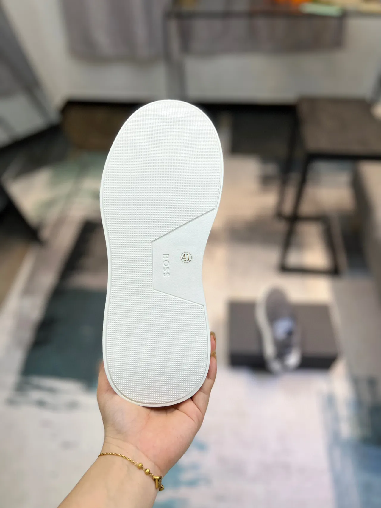 Hugo Boss Zapatillas de plataforma gris con correa elástica de tricot 9