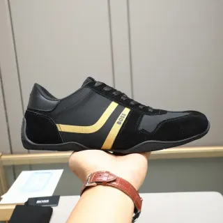Hugo Boss Lifestyle Sneaker Noir et or daim et synthétique supérieur bande diagonale sneakers lifestyle