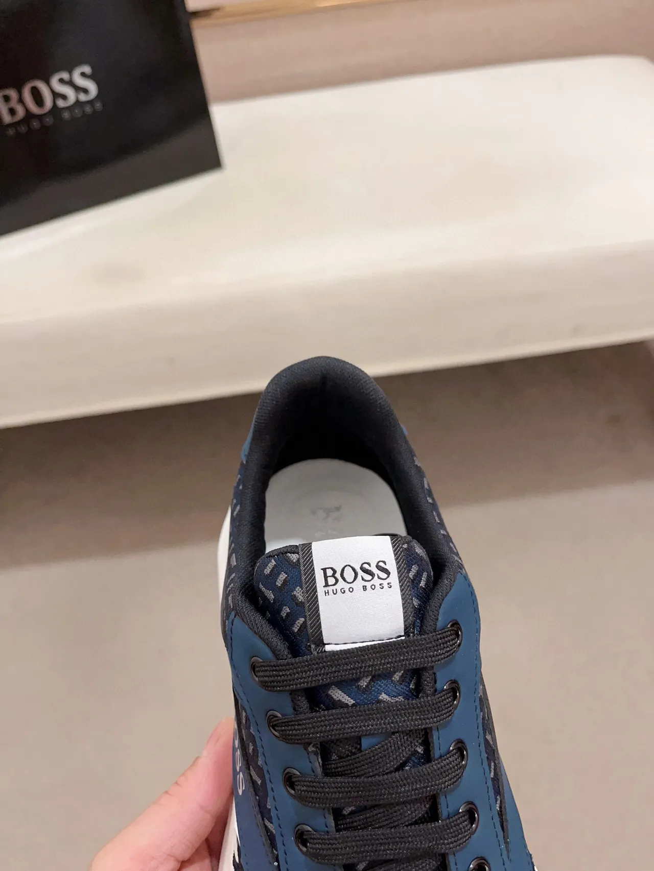 Hugo Boss Sneakers navy blanc à semelle chunky avec upper en matériaux mixtos 6