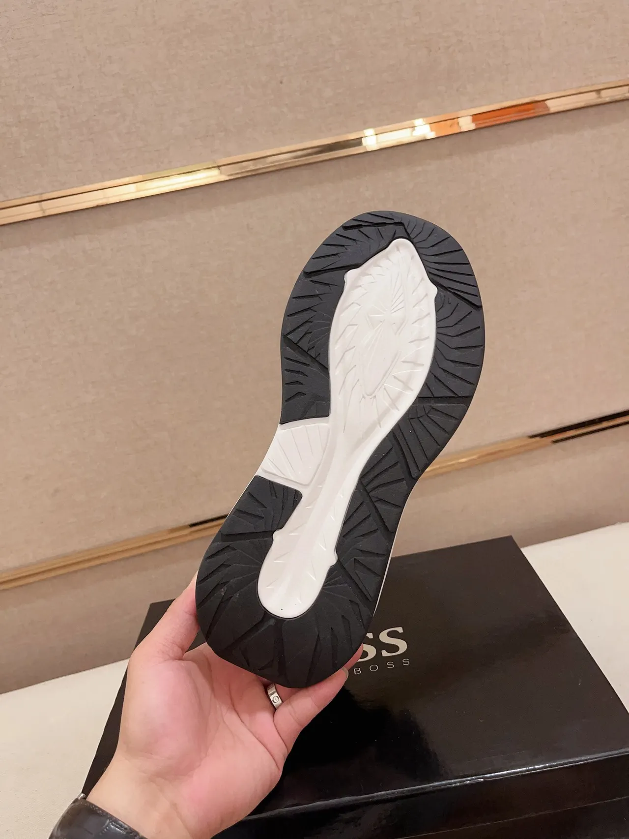 Hugo Boss Sneakers navy blanc à semelle chunky avec upper en matériaux mixtos 9