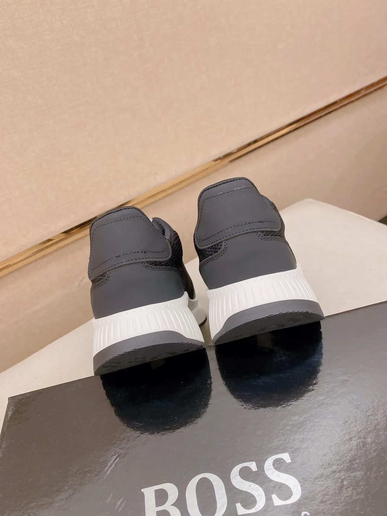 Hugo Boss Track Trainer কালো এবং সাদা লাইফস্টাইল স্নিকার 3