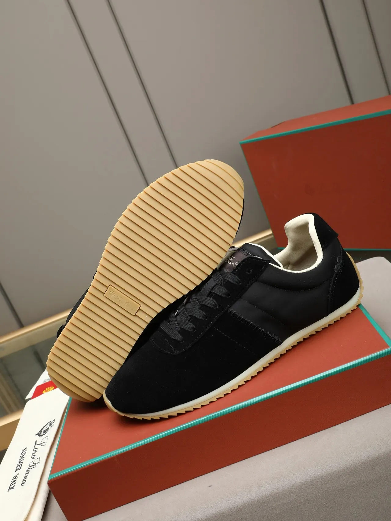 Loewe Flow Runner কালো সোয়েড লাইফস্টাইল স্নিকার্স 5