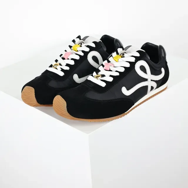 Loewe Flow Runner Black White Gum 生活方式运动鞋 2