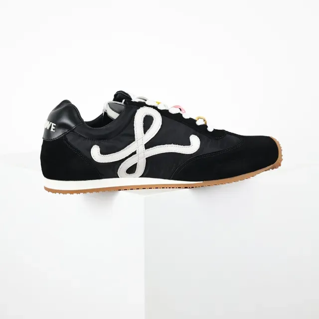 Loewe Flow Runner Black White Gum 生活方式运动鞋 7