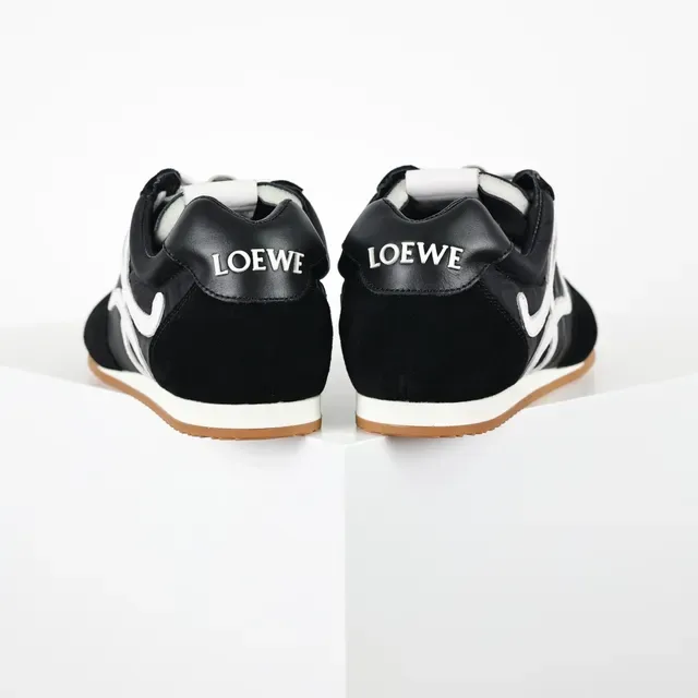 Loewe Flow Runner Black White Gum 生活方式运动鞋 8