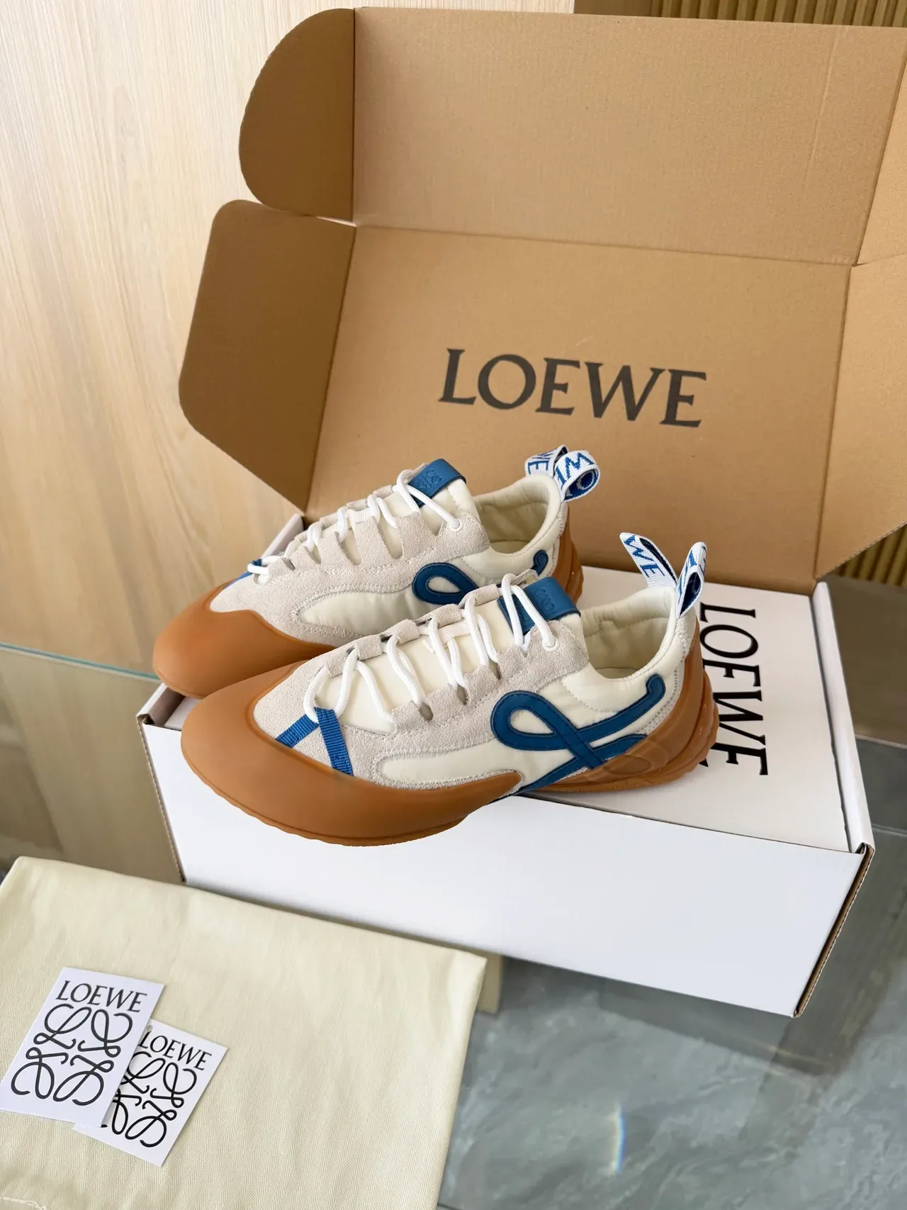 Loewe Flow Runner Sneakers Lifestyle Off-White et Navy Sangle Anagram 5