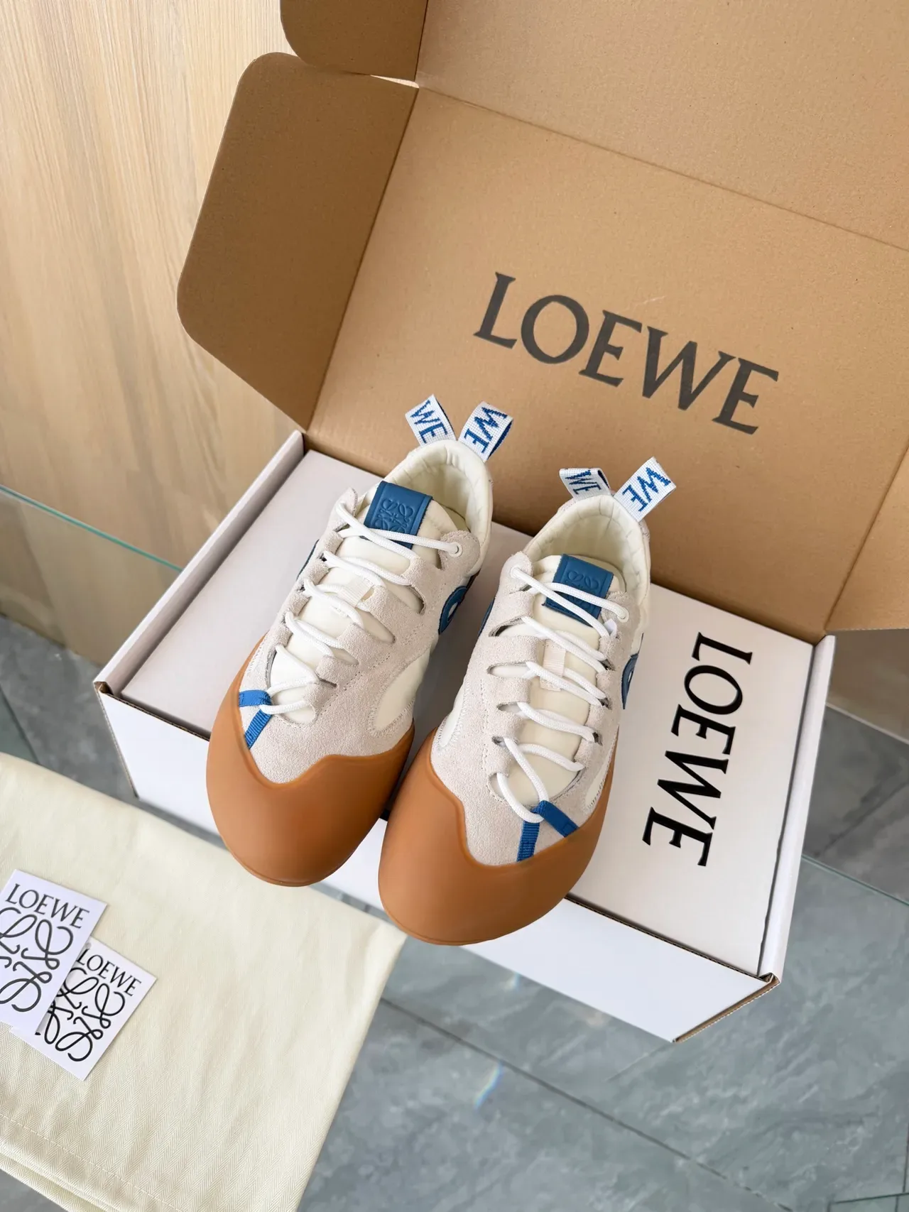 Loewe Flow Runner Sneakers Lifestyle Off-White et Navy Sangle Anagram 6