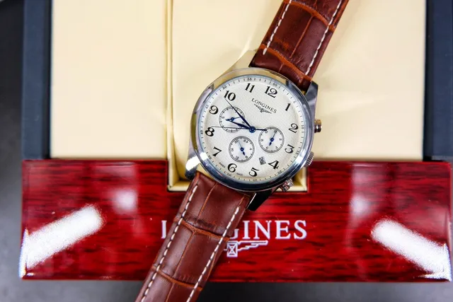 Longines Master Collection Chronograph বাদামী সাদা গোল স্টেইনলেস স্টিল কেস গিলোশে ডায়াল যান্ত্রিক ঘড়ি 3