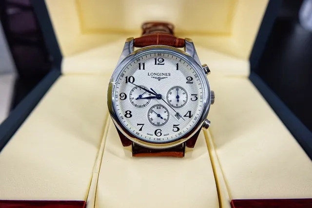Longines Master Collection Chronograph বাদামী সাদা গোল স্টেইনলেস স্টিল কেস গিলোশে ডায়াল যান্ত্রিক ঘড়ি 8