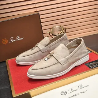 Loro Piana বেইজ হোয়াইট সুয়েড আপার Buckle Strap Loafer