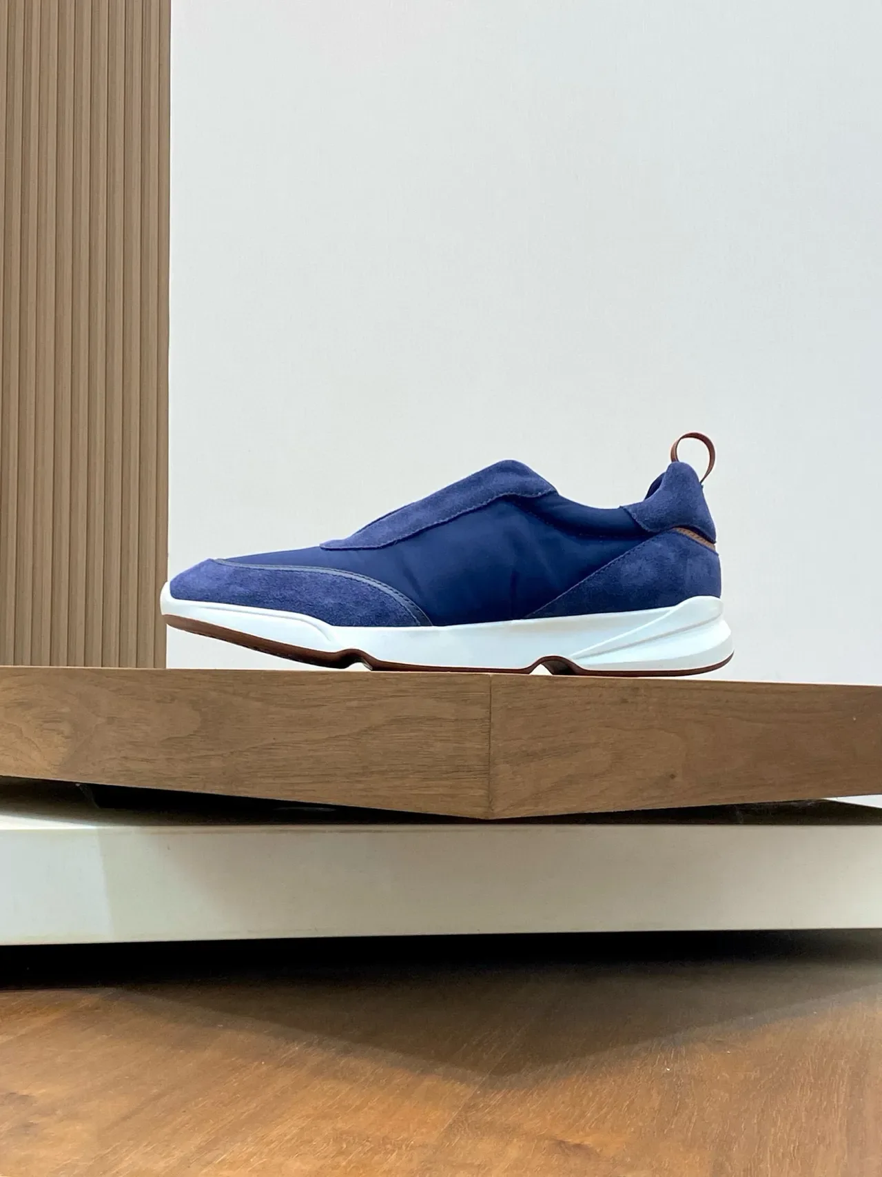 Loro Piana حذاء أنيق أزرق من الصوف والنايلون بدون لاسيه سلايب أون أسلوب حياة 3